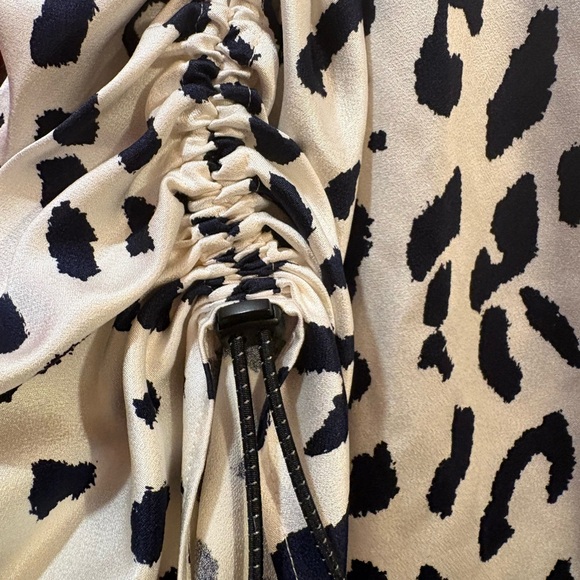 Tibi 100% silk leopard print Black and White blouse ruched drawstring sleeves 4 - Picture 7 of 8